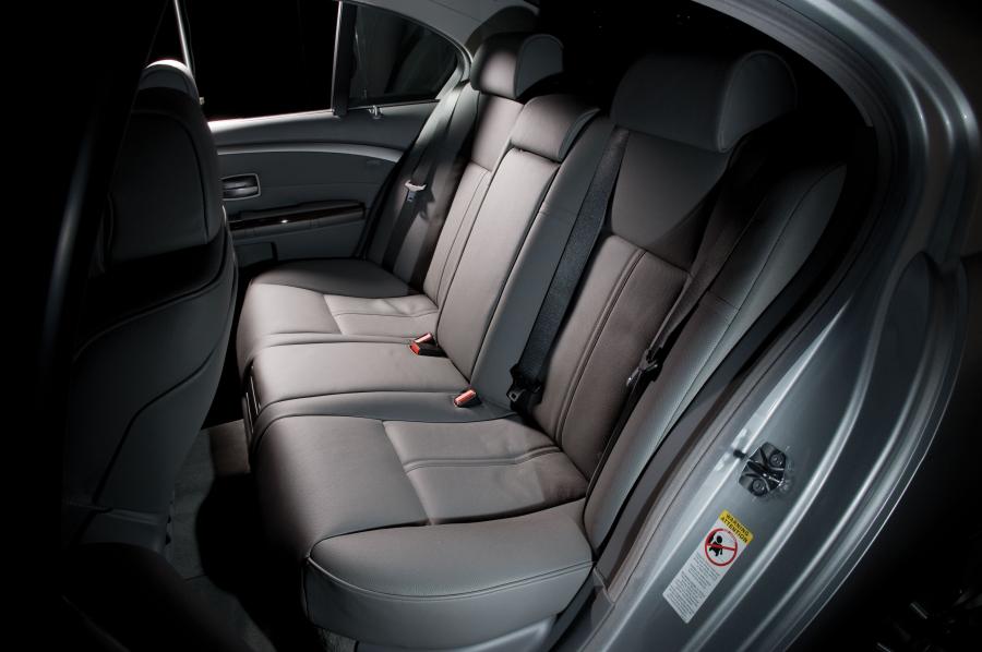  BMW 750i 2008 года  (фото 4 из 10)